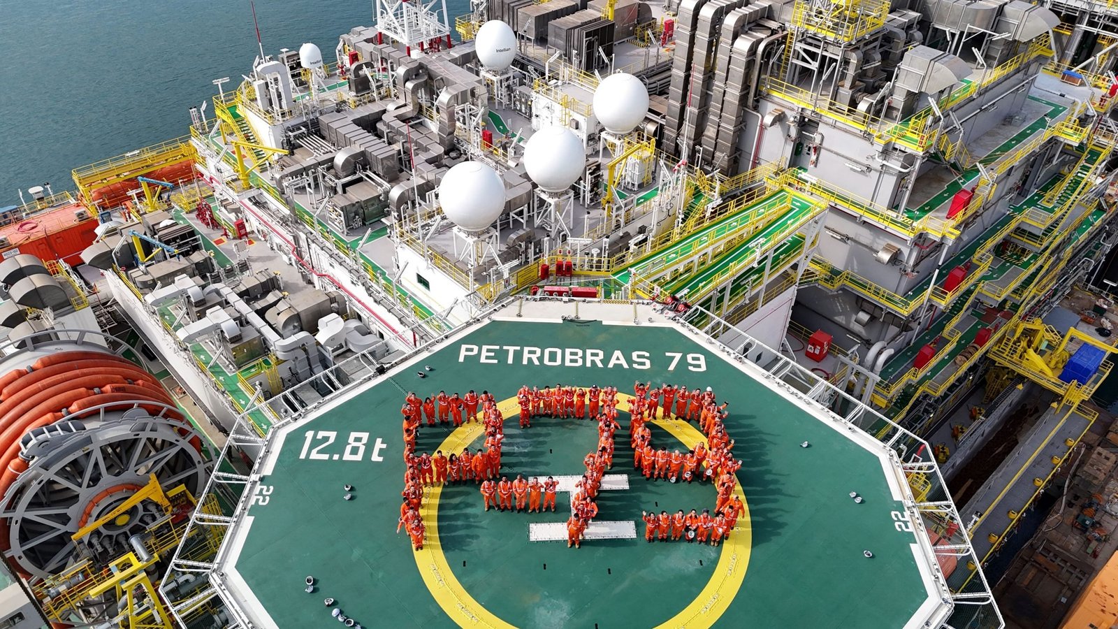 وحدة عائمة عملاقة في طريقها لتعزيز إنتاج أكبر حقل نفط عميق في العالم