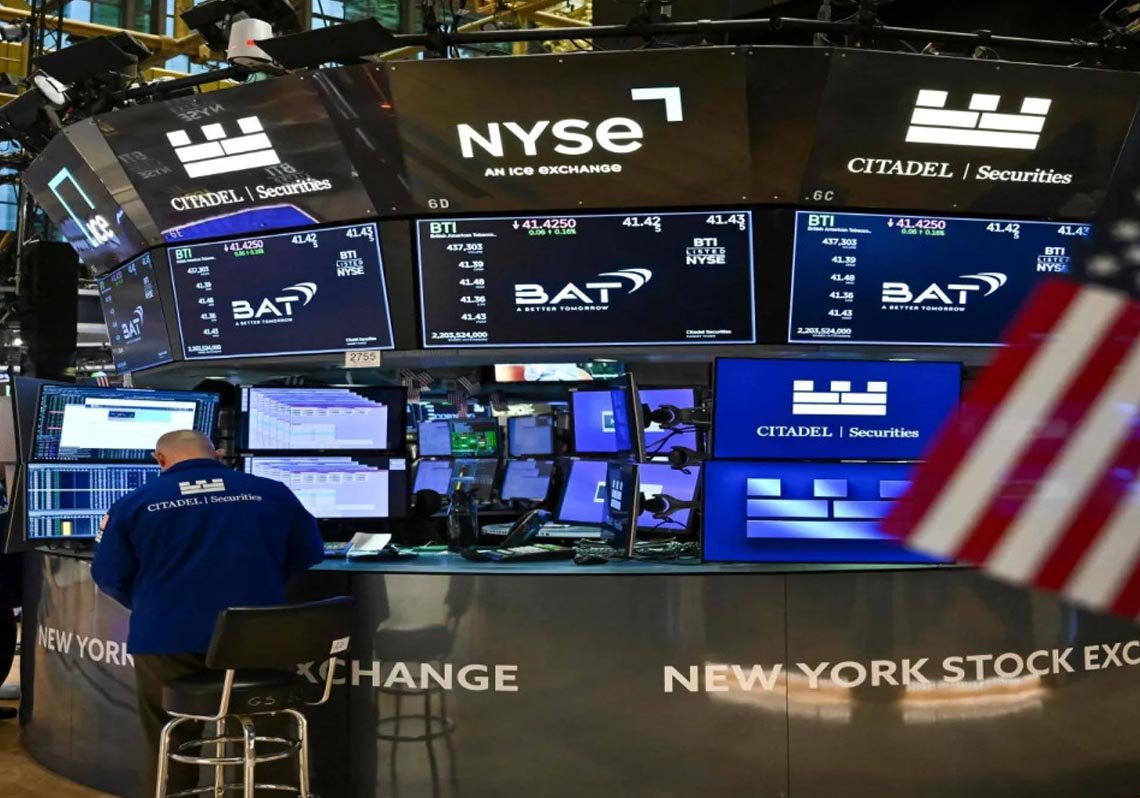 وول‭ ‬ستريت‭ ‬بين‭ ‬زخم‭ ‬التكنولوجيا‭ ‬وقلق‭ ‬الفائدة‭... ‬أسهم‭ ‬الكبار‭ ‬تقود‭ ‬السوق‭ ‬وسط‭ ‬تداولات‭ ‬حذرة