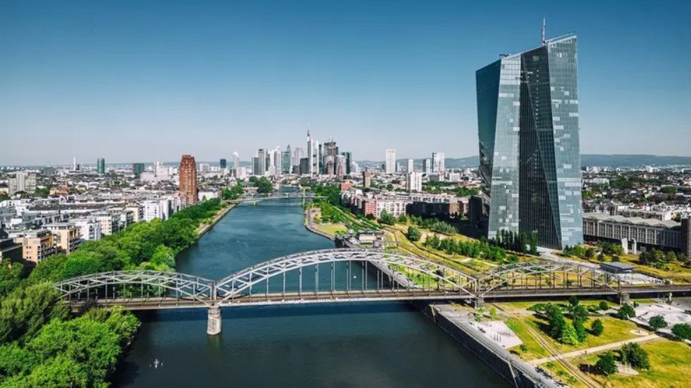 توقعات بتراجع محدود في التبادل التجاري بين ألمانيا وفرنسا خلال 2025 رغم متانة العلاقات الاقتصادية