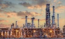 النفط‭ ‬ينخفض‭ ‬وسط‭ ‬تركيز‭ ‬على‭ ‬محادثات‭ ‬أوكرانيا‭ ‬وقرار‭ ‬الفائدة‭ ‬الأميركية