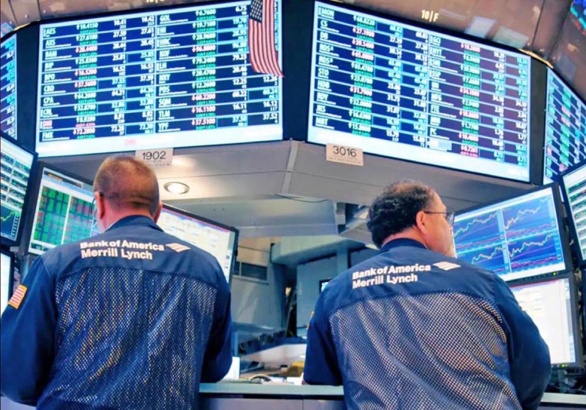 وول‭ ‬ستريت‭ ‬تتراجع‭ ‬وسط‭ ‬قلق‭ ‬بشأن‭ ‬مسار‭ ‬الفائدة‭ ‬الأميركية‭ ‬