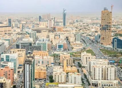 السعودية تبدأ تطبيق نظام تملّك الأجانب للعقار مطلع 2026 مع فرض رسم يصل إلى 5%