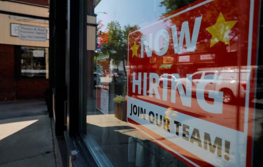 تباطؤ التوظيف في أمريكا: أكبر انخفاض بوظائف القطاع الخاص منذ عامين ونصف