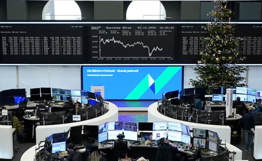 الأسهم الأوروبية تغلق دون تغير يذكر وسط مكاسب التكنولوجيا وضغوط القطاع المالي