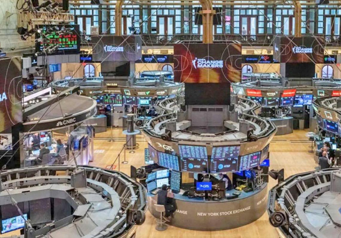 وول‭ ‬ستريت‭ ‬ترتفع‭ ‬بعد‭ ‬تفاؤل‭ ‬‮«‬باول‮»‬‭ ‬بشأن‭ ‬قوة‭ ‬الاقتصاد‭ ‬الأميركي