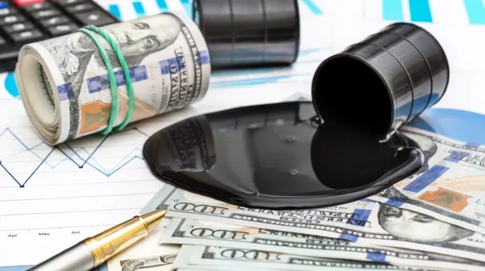 باركليز: مخاطر جيوسياسية ومخزونات منخفضة قد ترفع أسعار النفط في 2026