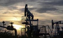 النفط‭ ‬يحافظ‭ ‬على‭ ‬مكاسبه‭ ‬وسط‭ ‬تصاعد‭ ‬مخاطر‭ ‬إيران