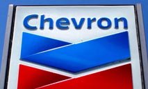 واشنطن تتجه لتوسيع ترخيص "شيفرون" في فنزويلا وتخطط لتسويق الخام بخصم محدود