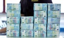 تراجع اليورو إلى أدنى مستوى في سبعة أسابيع وسط تصعيد تجاري أميركي