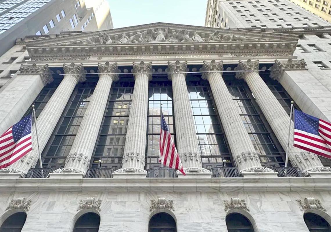 الأسواق‭ ‬الأميركية‭ ‬تتباين‭ ‬بعد‭ ‬قرار‭ ‬الفيدرالي‭ ‬تثبيت‭ ‬الفائدة