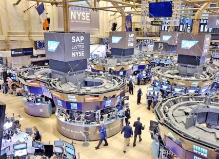 مؤشرات‭ ‬وول‭ ‬ستريت‭ ‬تتراجع‭ ‬بعد‭ ‬صدور‭ ‬تقرير‭ ‬الوظائف‭ ‬الأميركية