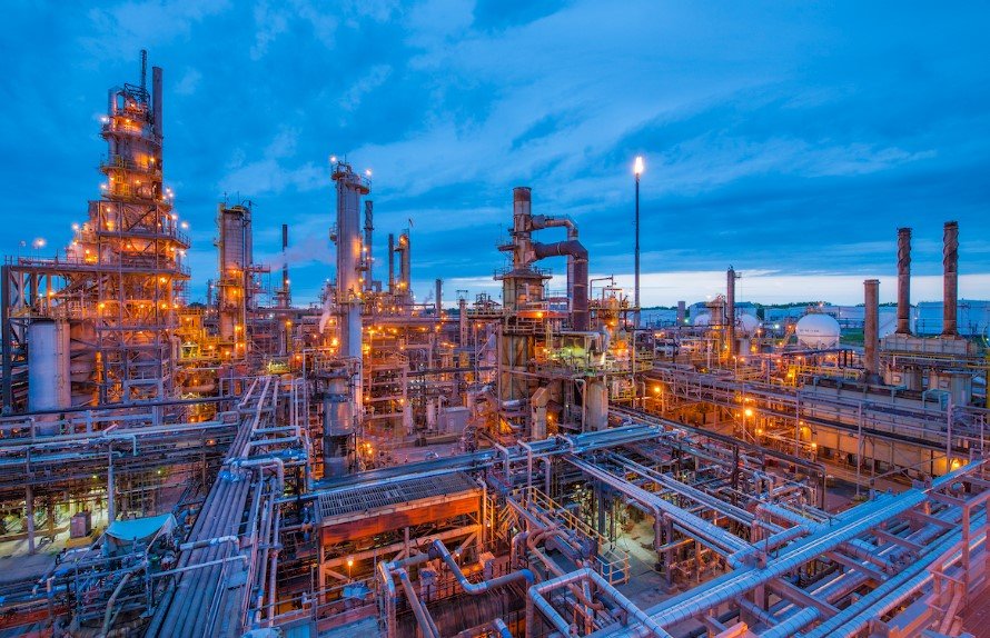 عودة الخدمات الأساسية لأكبر مصفاة نفط في فنزويلا بعد انقطاع كهربائي