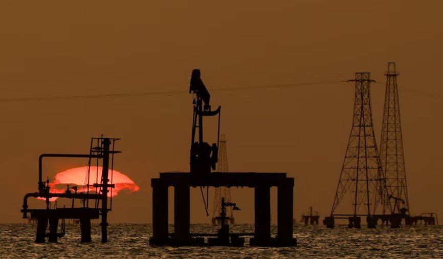 واشنطن تمضي نحو تخفيف قيود الطاقة على فنزويلا بإعفاءات جديدة