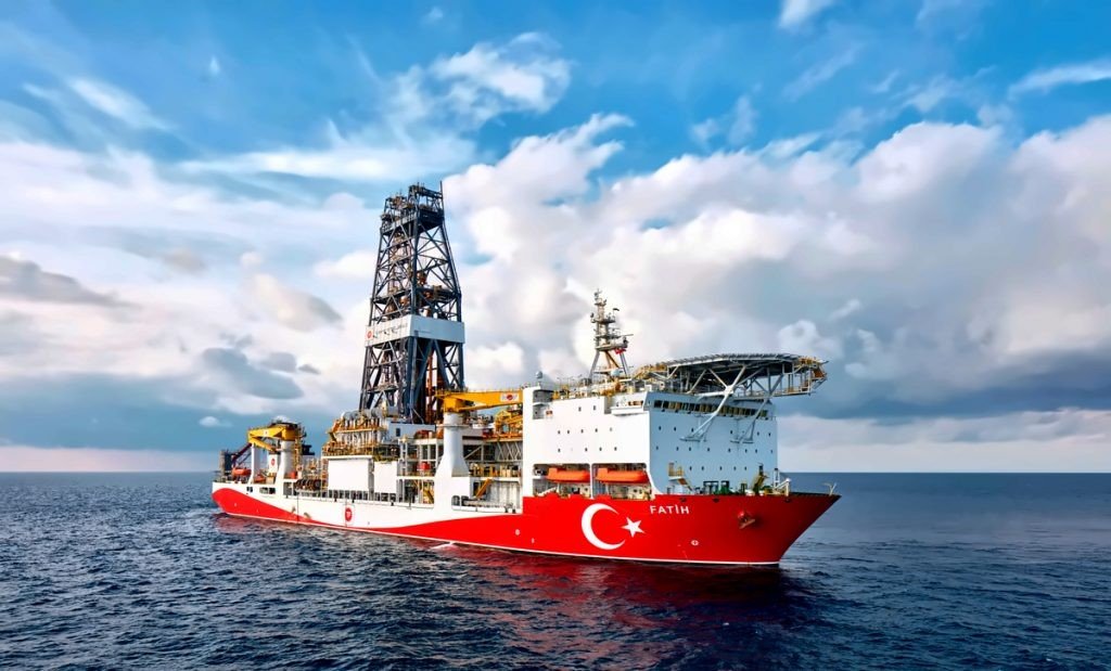 تركيا تبدأ أول مهمة تنقيب بحري خارج نطاقها الإقليمي